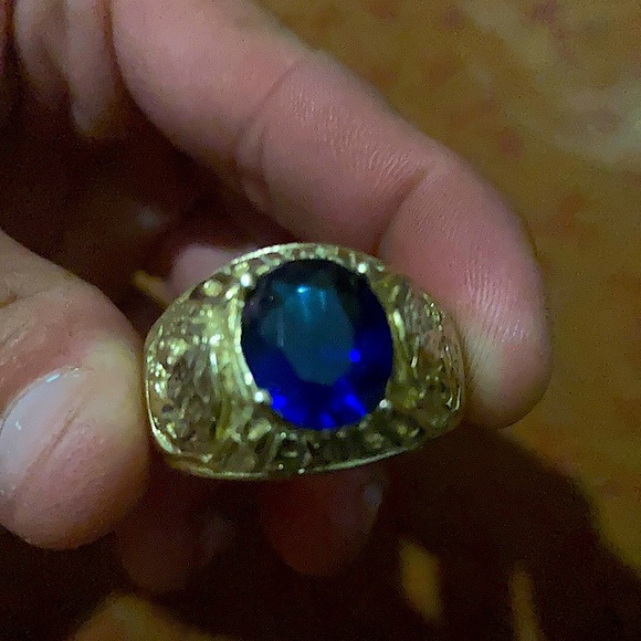 Selling a 18k gold ring Mexico men’s size 13